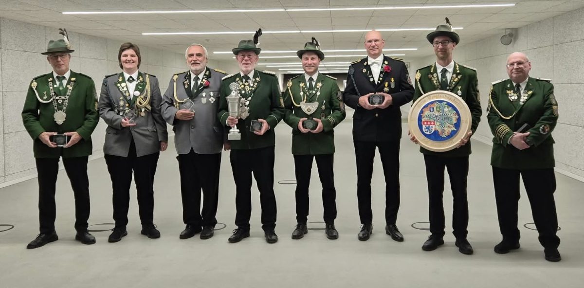 Sieger-GildeVS  /       v.l. Uwe Wilhelm, Alicia Witthöft, Uwe Seehafer, Ulrich Kaatz, Manuel Kaatz, Florian Obst, Danny Schichter und Stephan Koch 