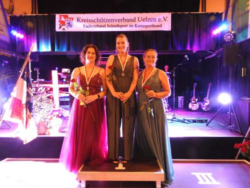 Damenklasse (v.l.) - Kathrin Kaiser-Schmidt, Bianca van Hoogen und Nina Müller-Geilenkeuser